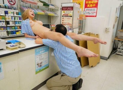 Em gái trẻ mới lớn thèm chịch bởi anh quản lý đụ nát cả lồn